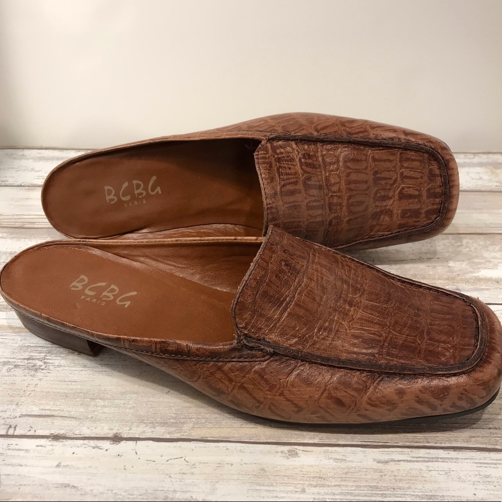 BCBG PARIS Vintage Leather Croc Embossed Mules 7